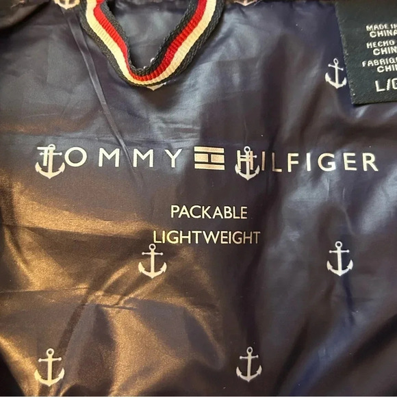 Tommy Hilfiger Womens Large Puffer Vest Navy Anchor Print EUC Packable - Picture 6 of 9